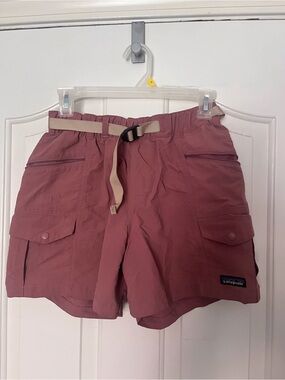 Patagonia Women's Dusty Rose Cargo Shorts with Tan Belt